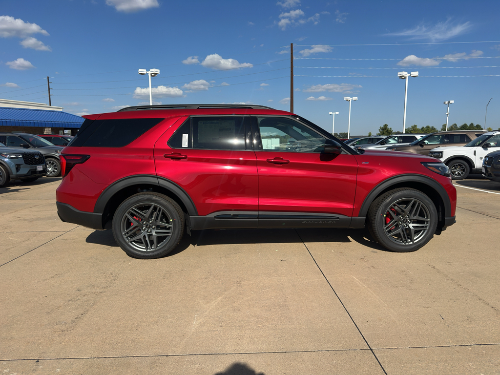 2025 Ford Explorer ST-Line photo 8