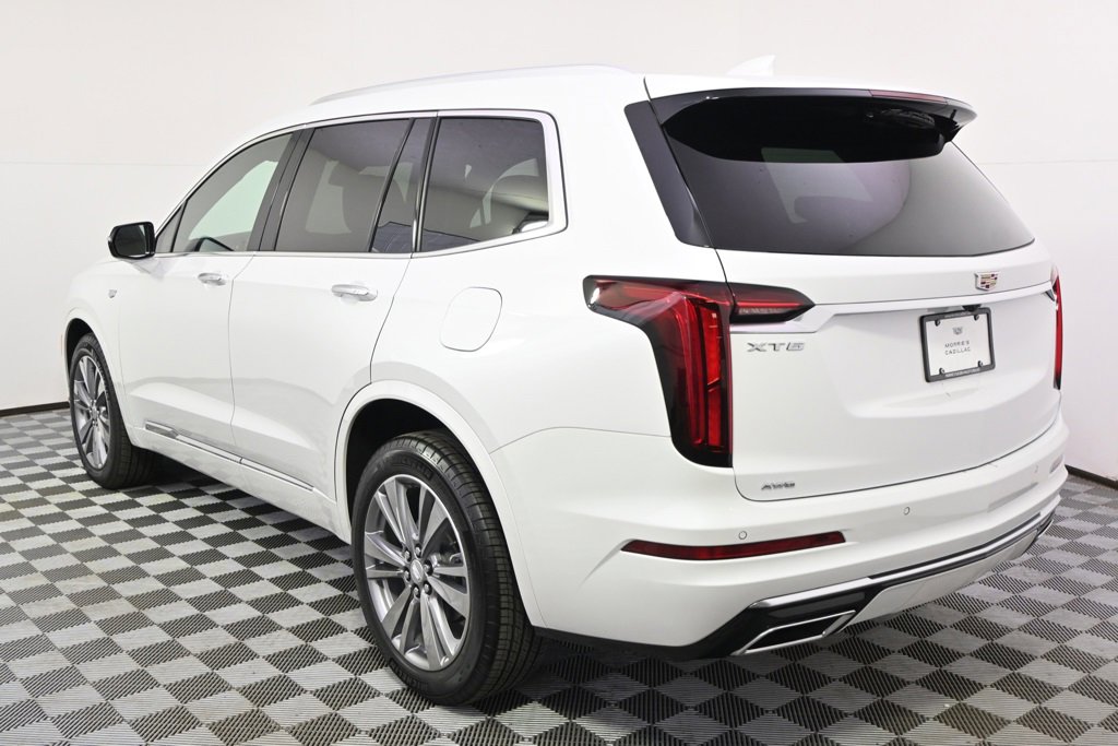 2025 Cadillac XT6 Premium Luxury photo 3