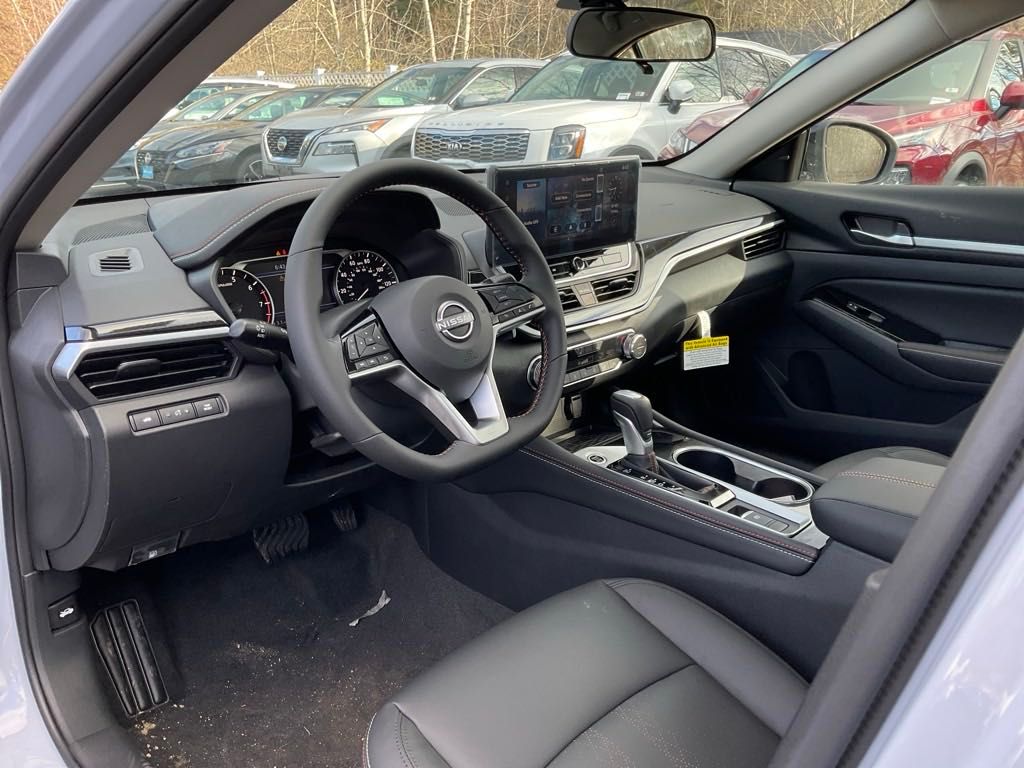 2025 Nissan Altima 2.5 SR photo 10