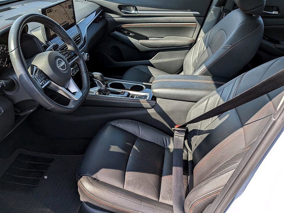 2023 Nissan Altima SR photo 14