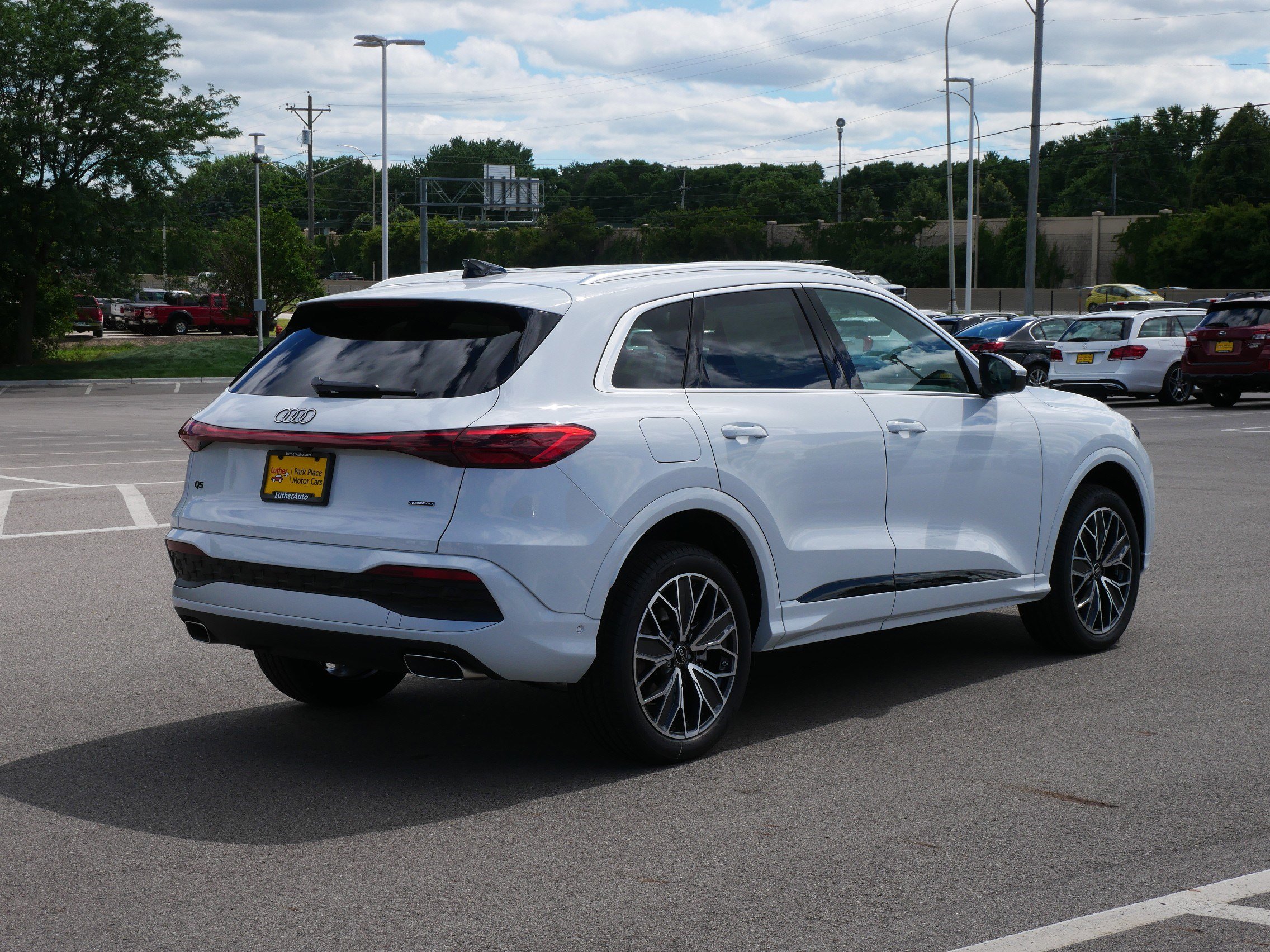 2025 Audi Q5 2.0T Premium Plus photo 2