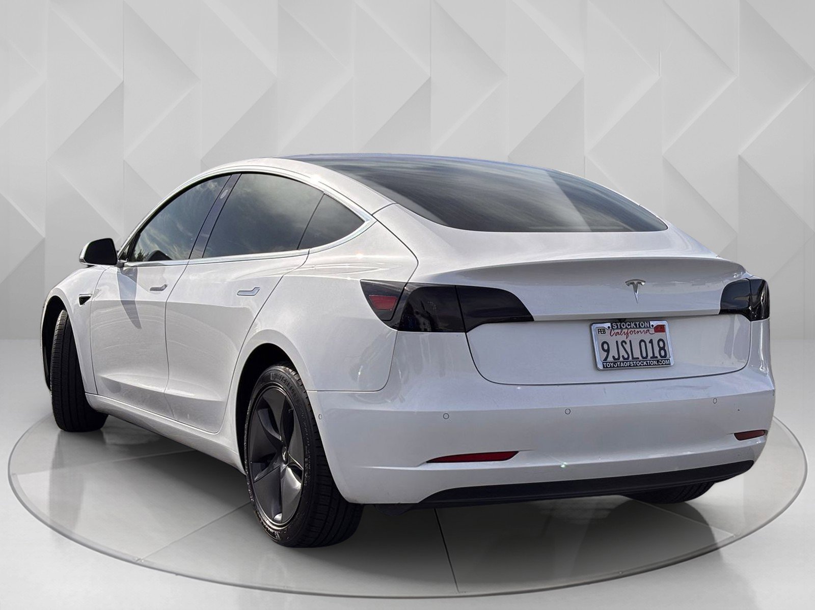 2020 Tesla Model 3 Standard Range photo 3
