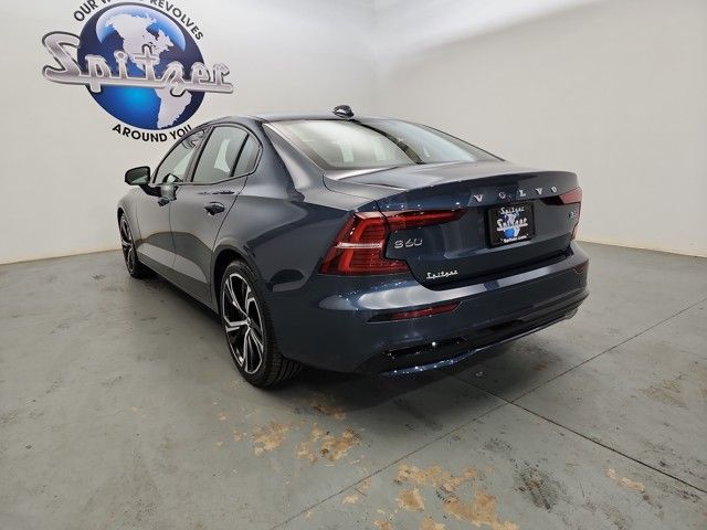 2024 Volvo S60 B5 Core photo 2