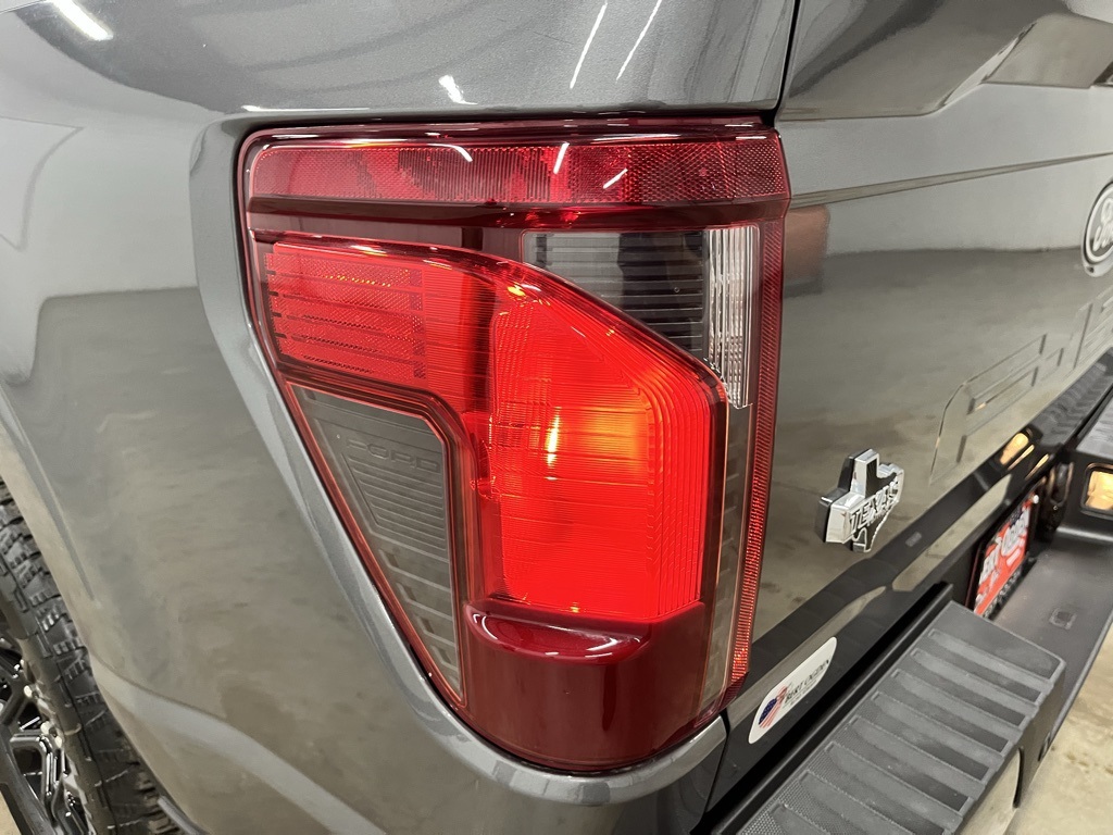 2025 Ford F-150 XLT photo 4