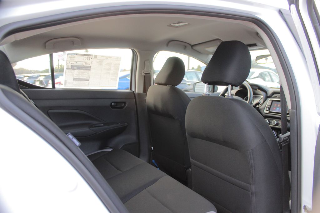 2025 Nissan Versa 1.6 SV photo 13