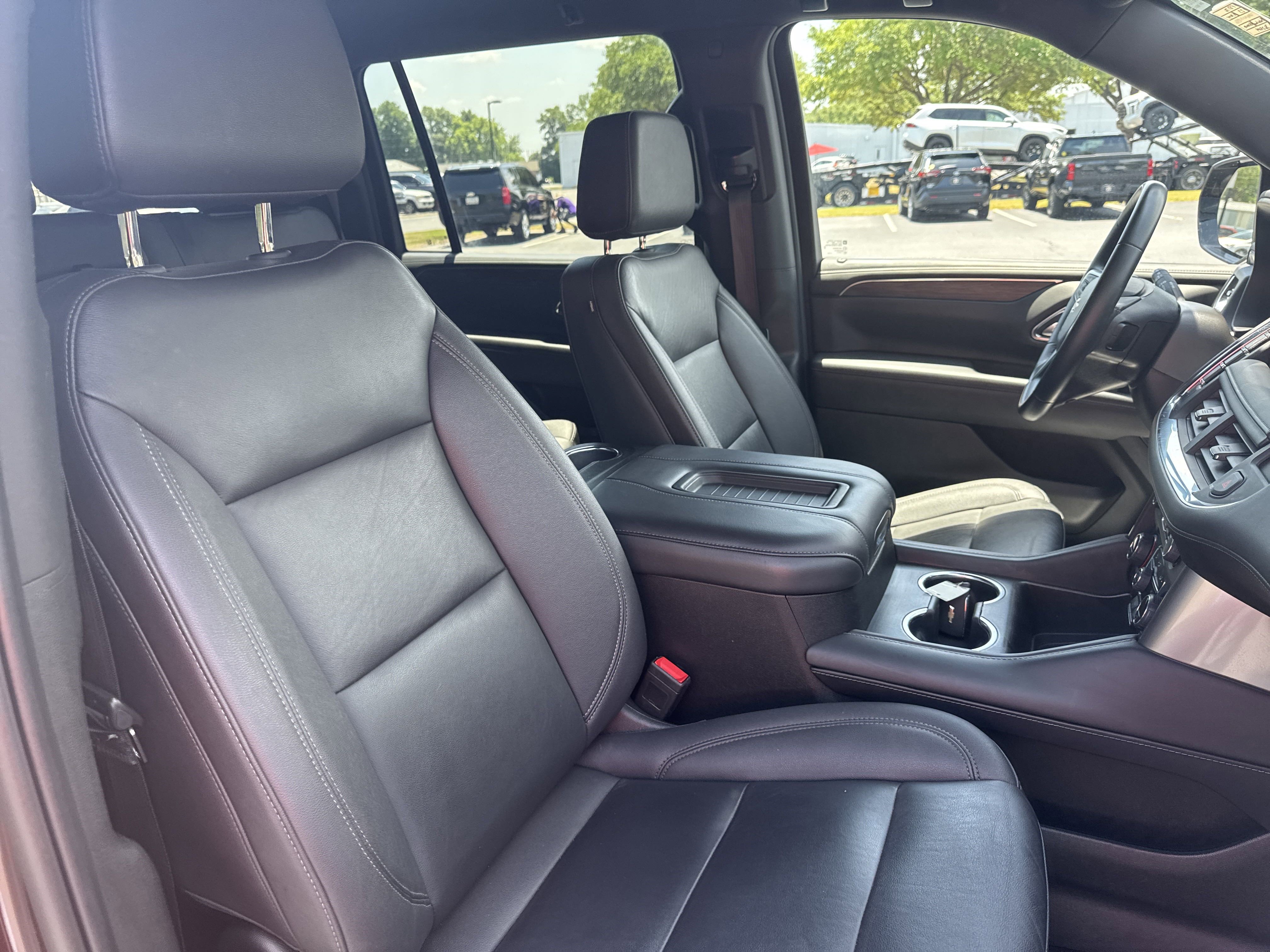 2023 Chevrolet Suburban LT photo 24