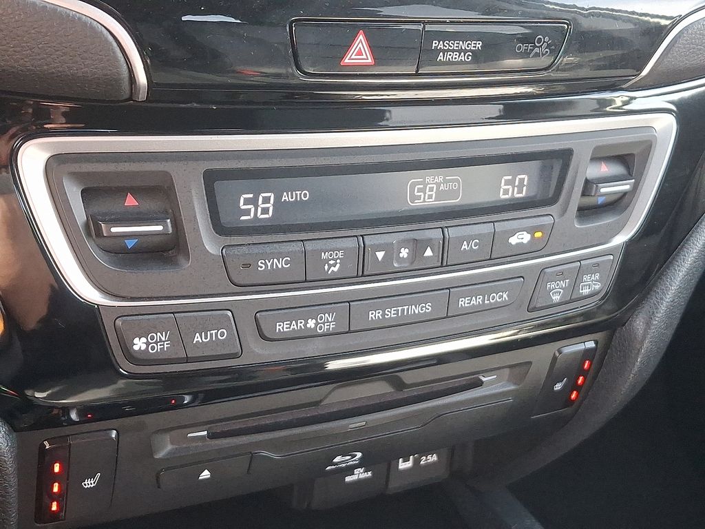 2022 Honda Pilot Touring photo 18