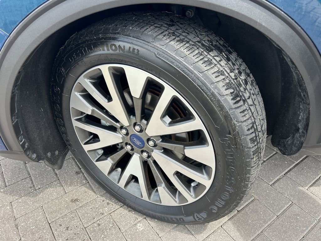 2020 Ford Escape Titanium Hybrid photo 32