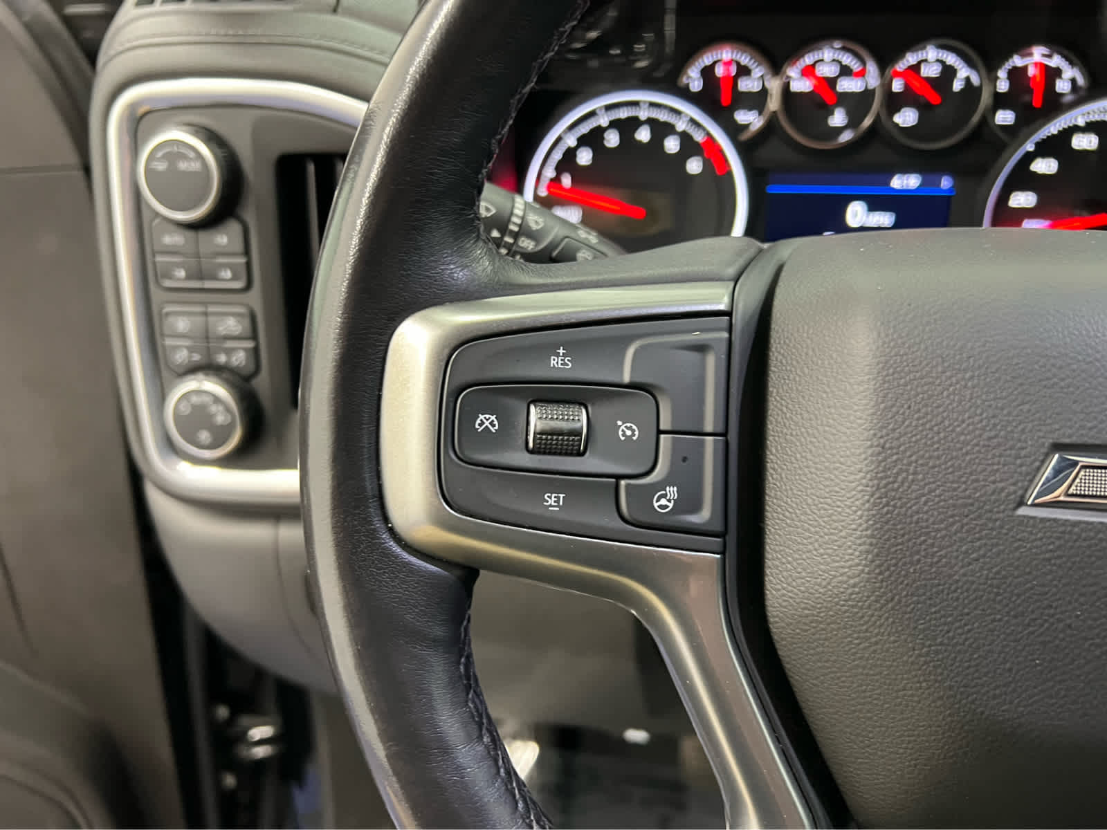 2021 Chevrolet Silverado 1500 LT Trail Boss photo 2