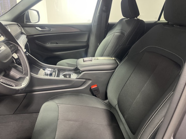2025 Jeep Grand Cherokee Laredo X photo 6