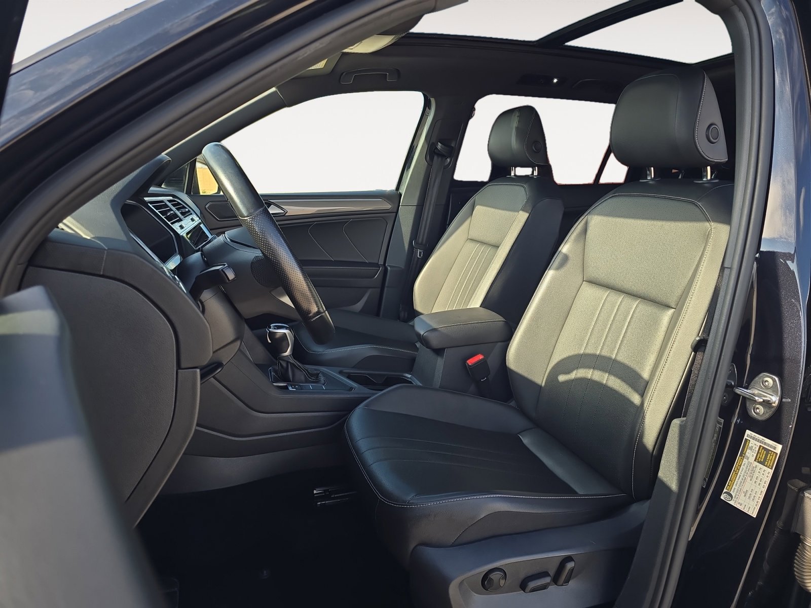 2022 Volkswagen Tiguan SE R-Line Black photo 14