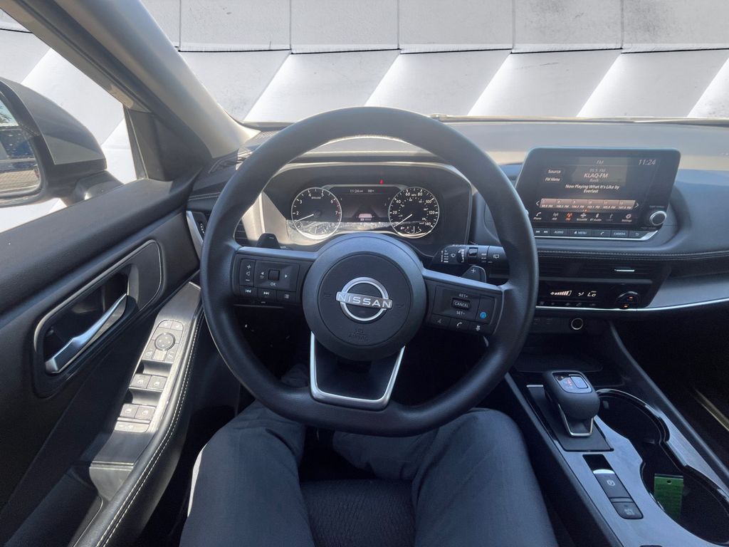 2024 Nissan Rogue SV photo 9