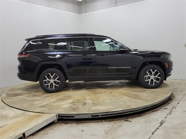 2025 Jeep Grand Cherokee Limited photo 2