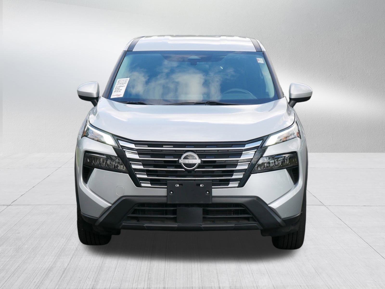 2024 Nissan Rogue SV photo 2