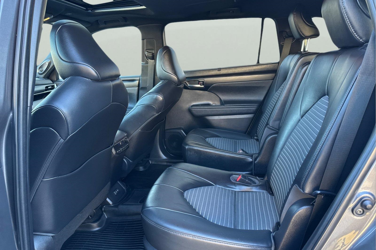 2023 Toyota Highlander XSE photo 4