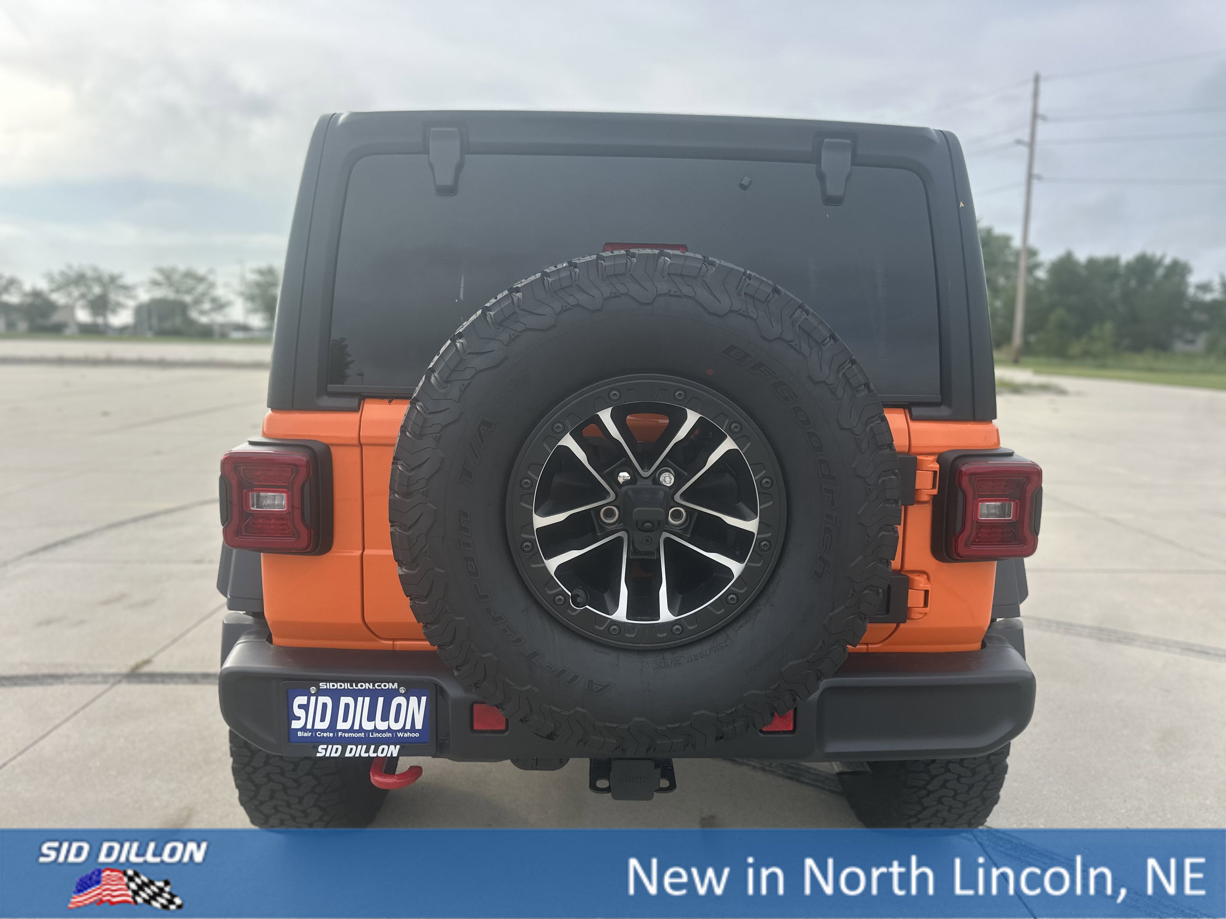 2025 Jeep Wrangler Rubicon photo 2