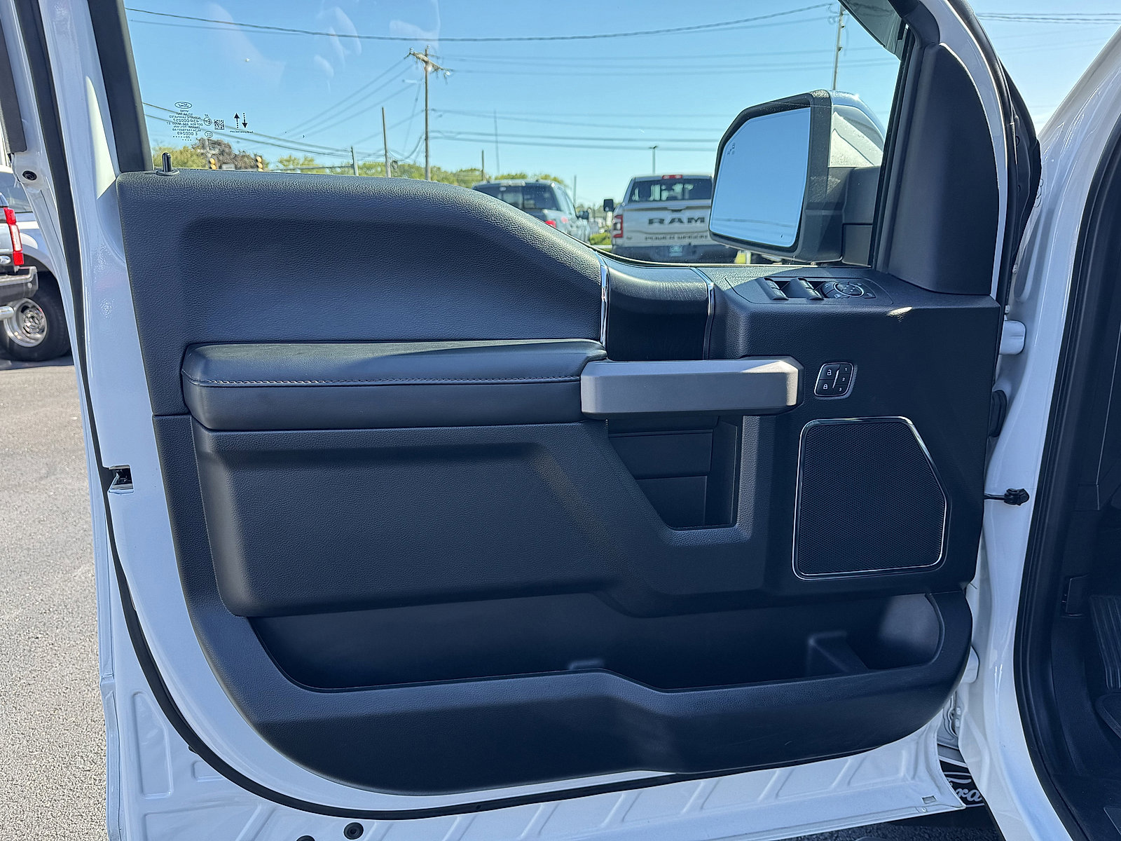 2020 Ford F-150 Platinum photo 17