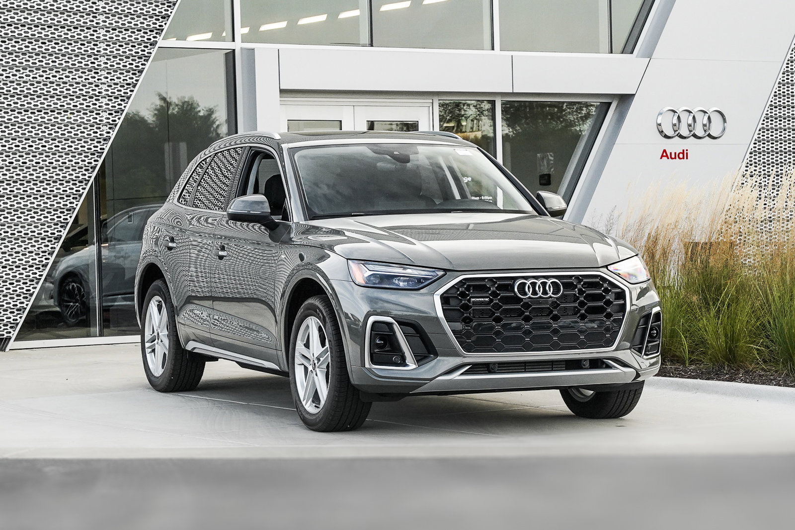 2024 Audi Q5 S line Premium Plus photo 2