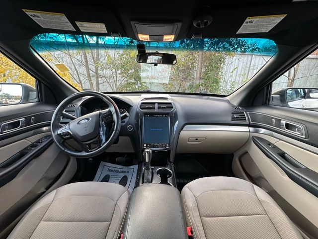 2019 Ford Explorer XLT photo 2