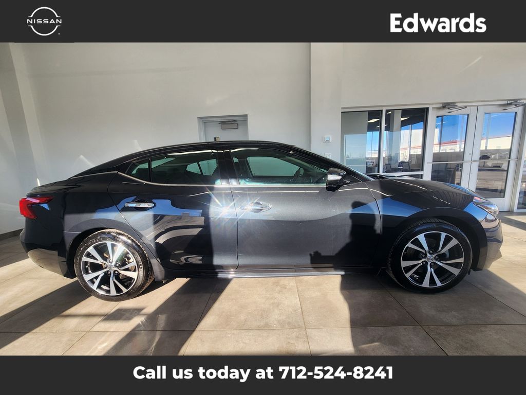 2017 Nissan Maxima Platinum's photo