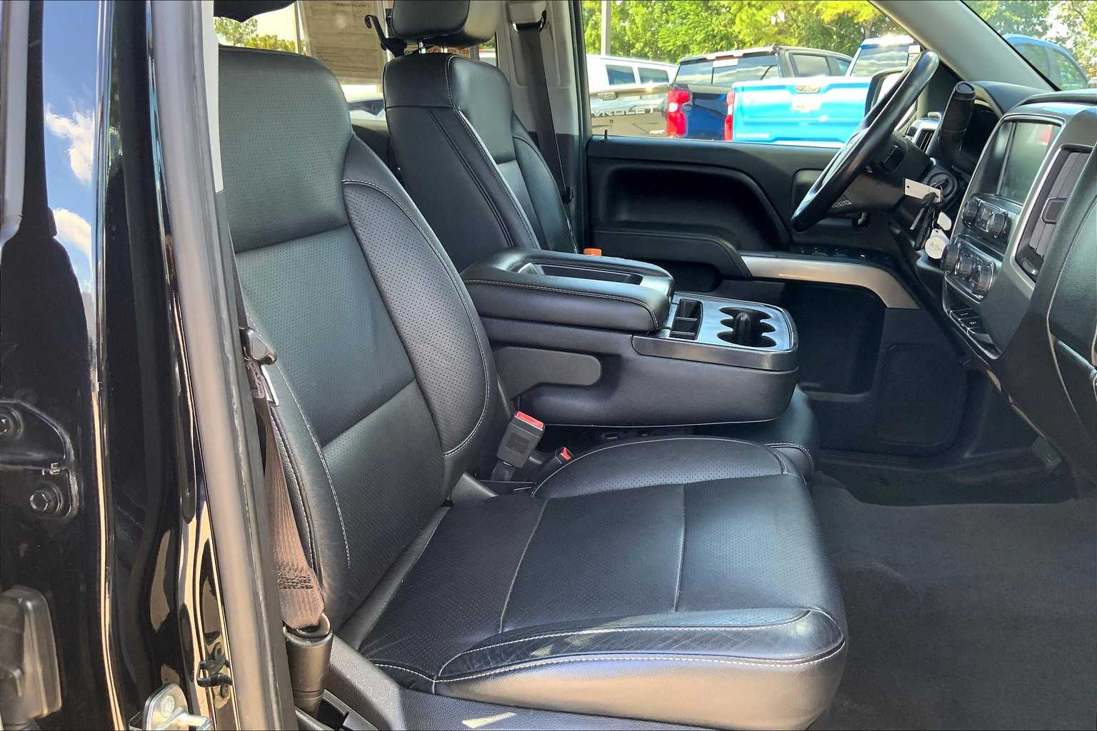 2017 Chevrolet Silverado 1500 LT photo 6