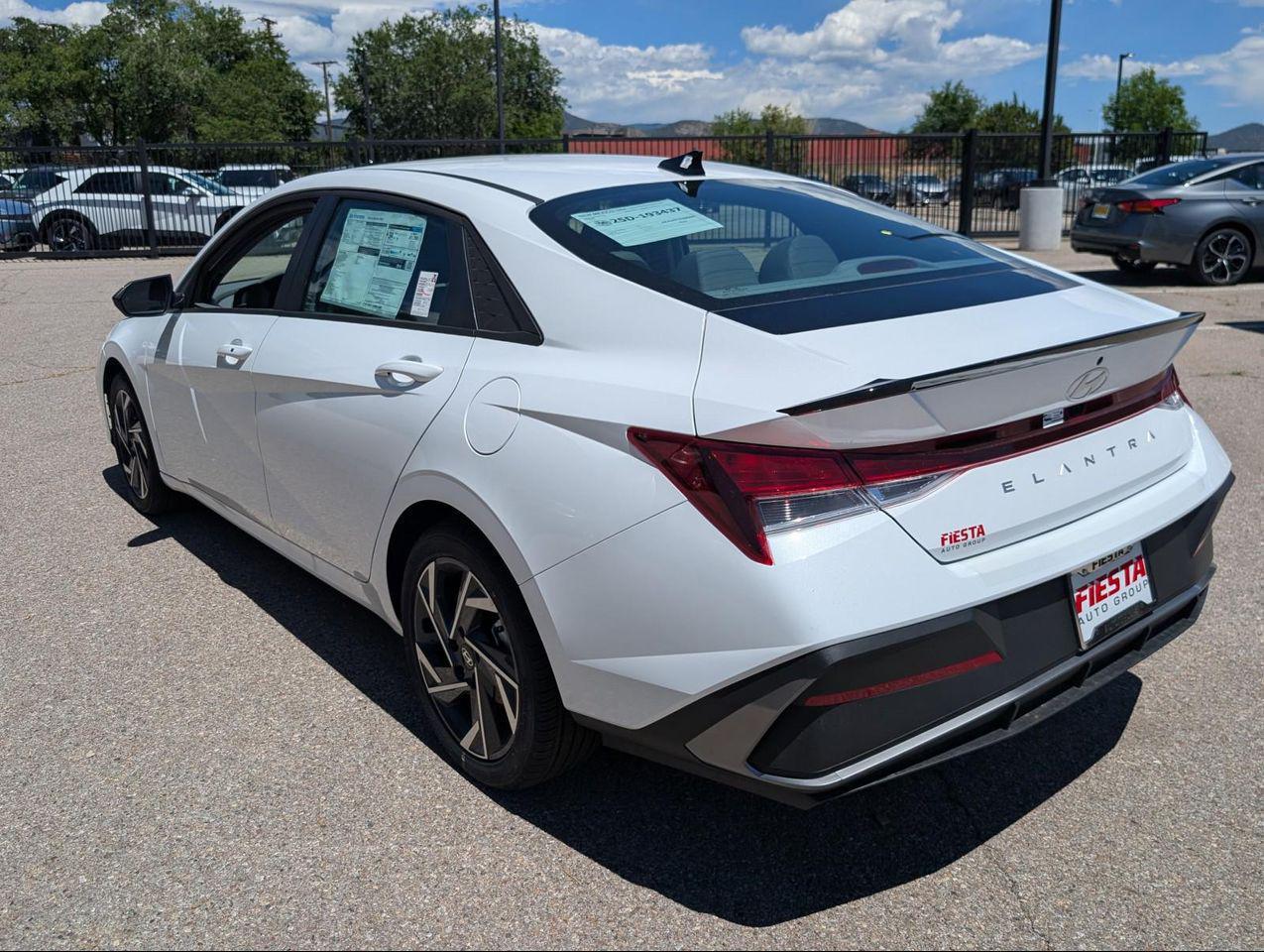 2025 Hyundai Elantra SEL Sport photo 4