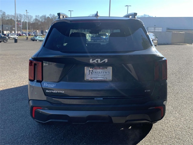 2025 Kia Sorento S photo 4