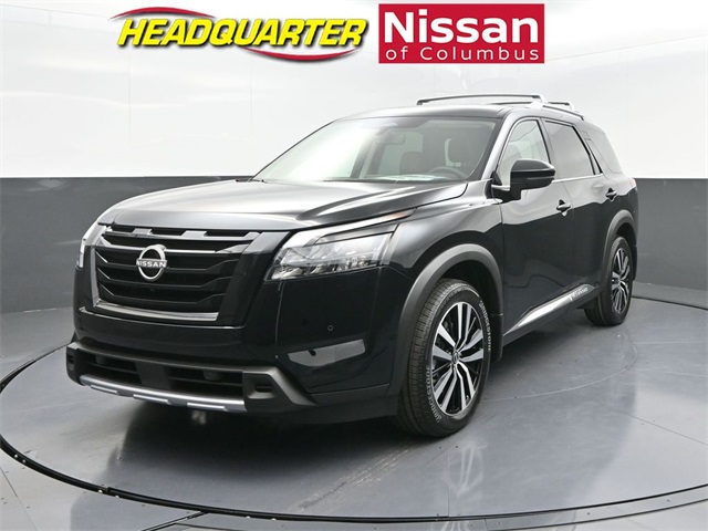 2025 Nissan Pathfinder Platinum's photo