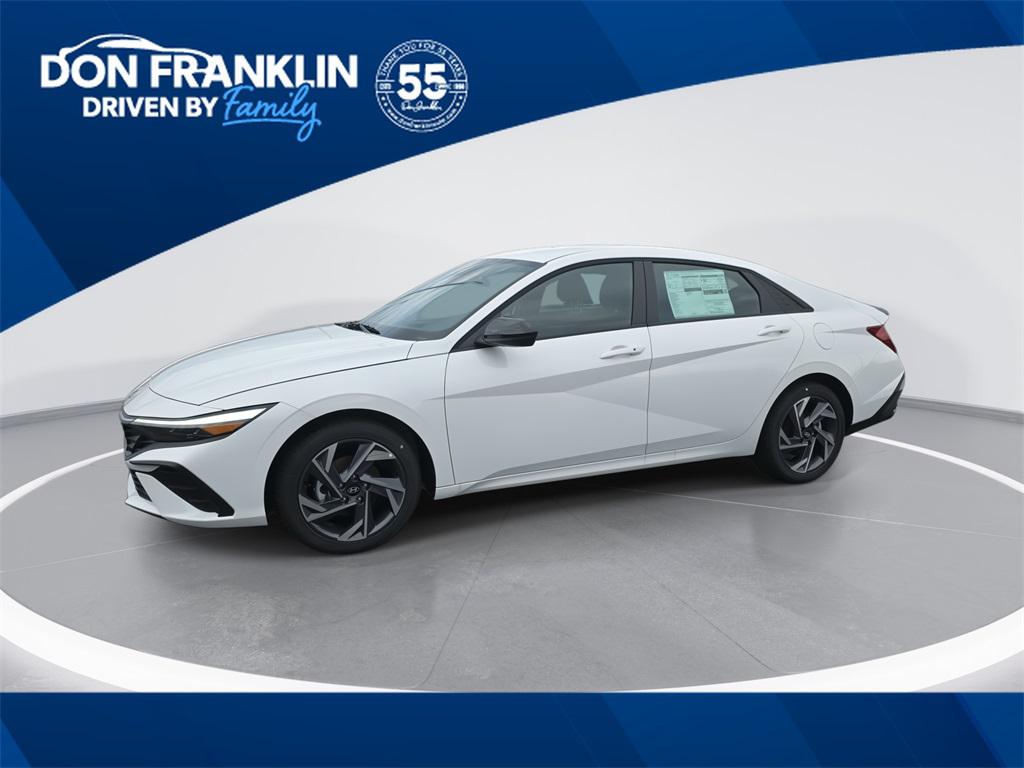 2025 Hyundai Elantra SEL's photo
