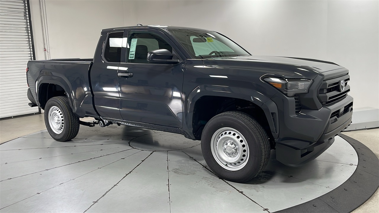 2025 Toyota Tacoma SR XtraCab photo 3