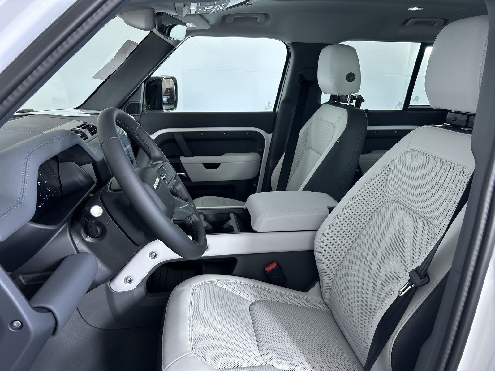 2025 Land Rover Defender 110 S photo 23