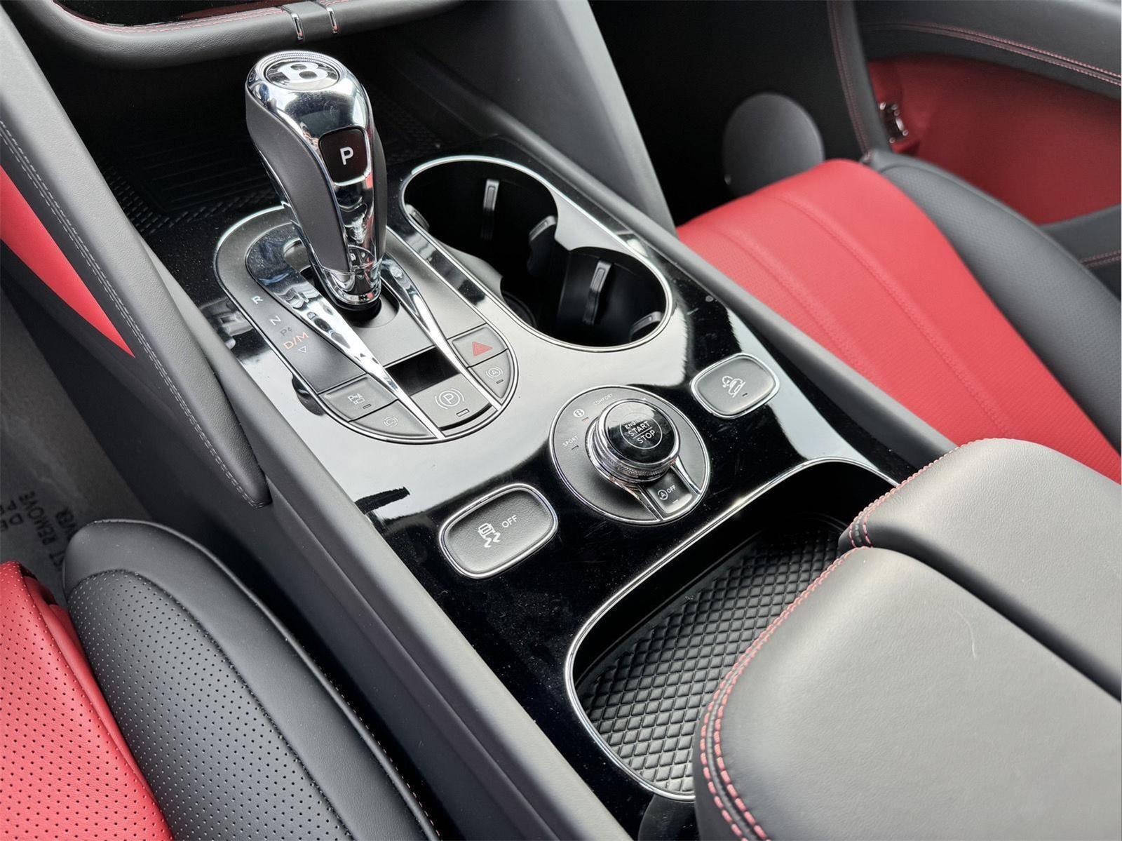 2024 Bentley Bentayga V8 photo 57