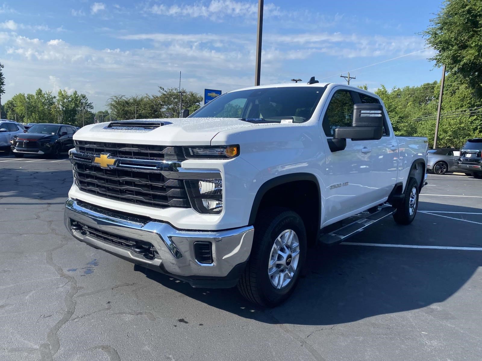 2024 Chevrolet Silverado 2500HD LT photo 3