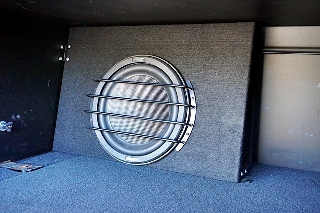 Used 2018 Silver Jeep Unlimited Sahara image 16