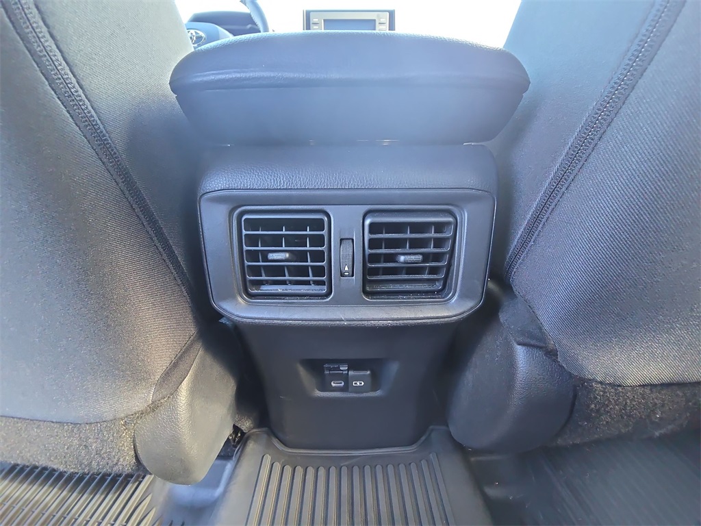 2022 Toyota RAV4 XLE photo 31