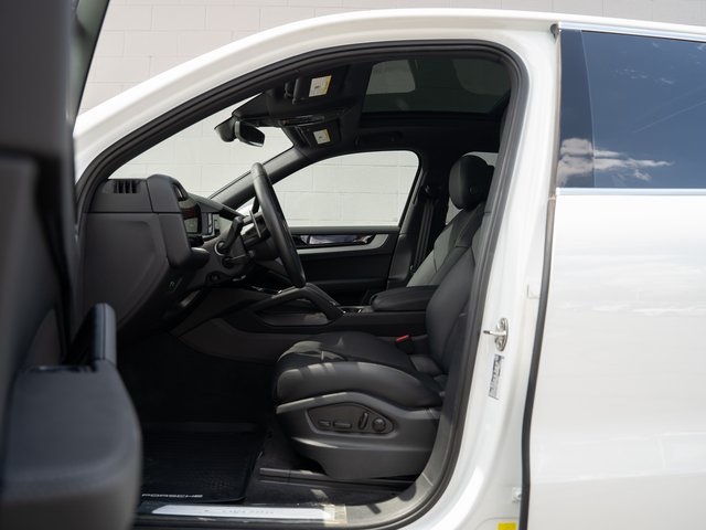 2024 Porsche Cayenne Base photo 16
