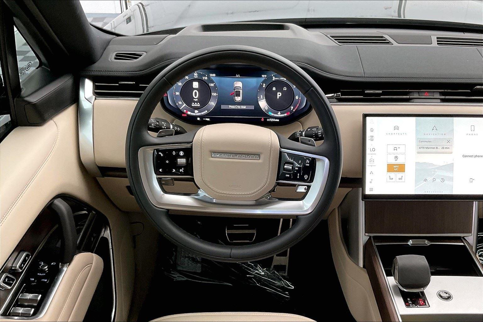 2024 Land Rover Range Rover SE photo 3