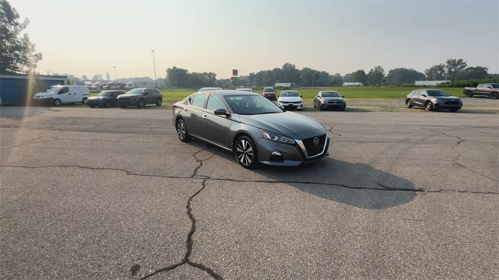 2022 Nissan Altima 2.5 SV photo 2