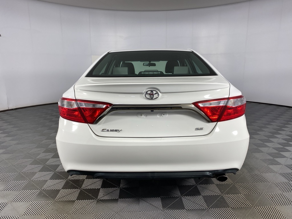 2015 Toyota Camry SE photo 20