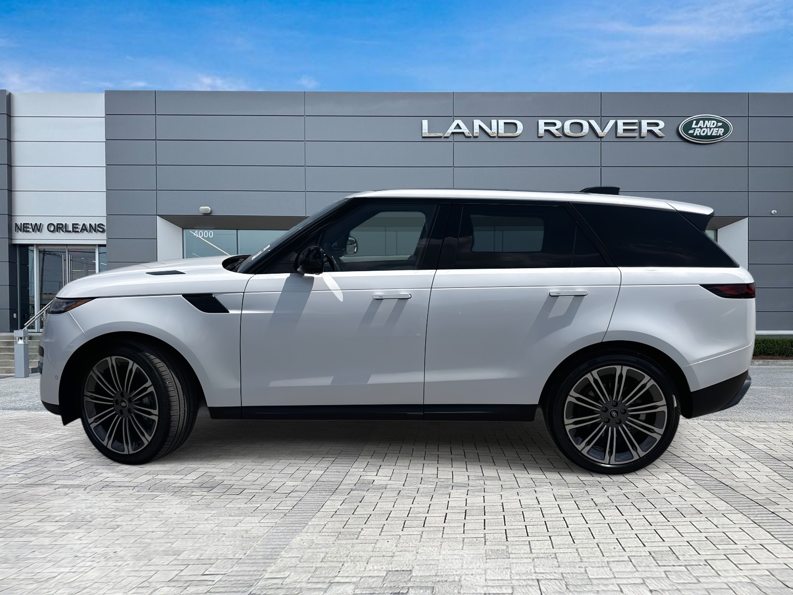 2025 Land Rover Range Rover Sport SE photo 2