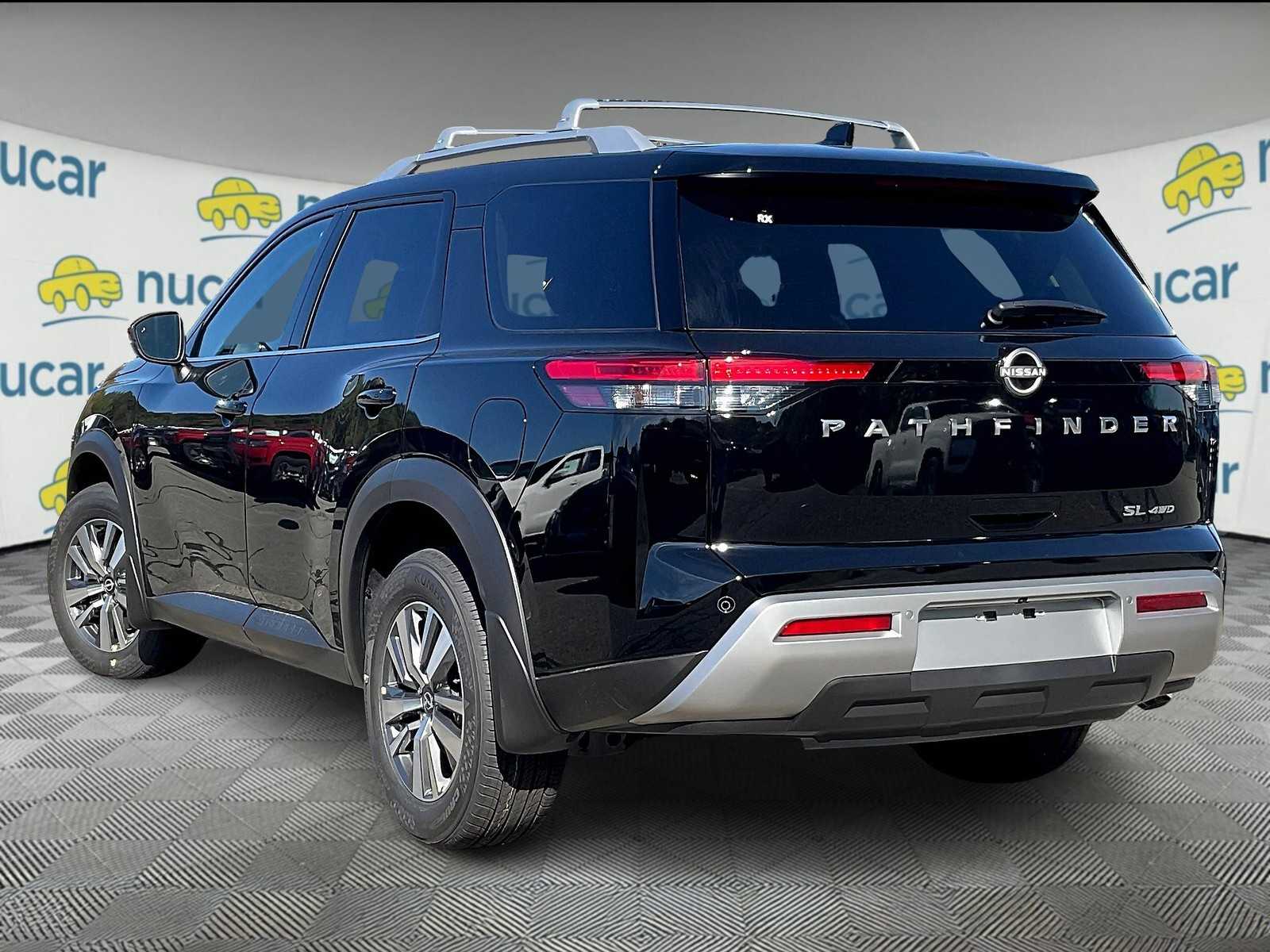 2025 Nissan Pathfinder SL photo 3