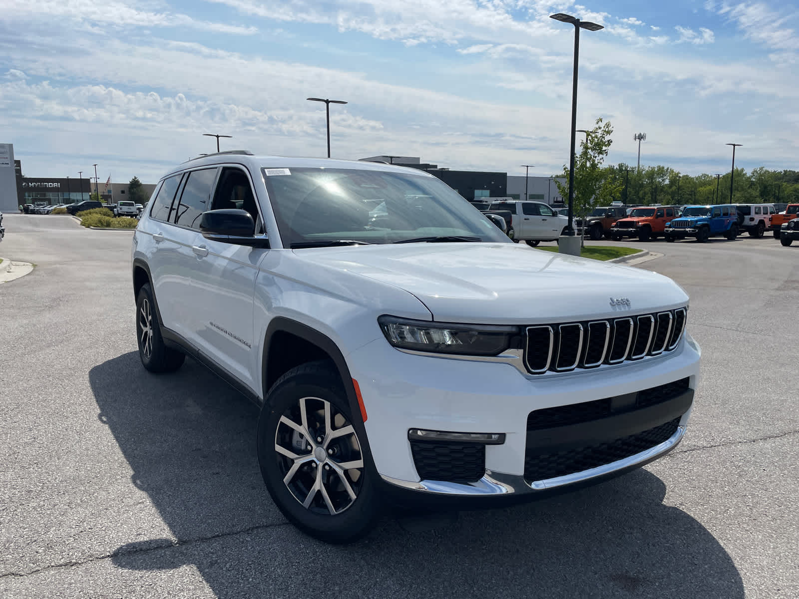 2025 Jeep Grand Cherokee Limited photo 2