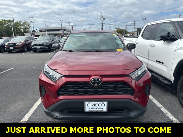 2022 Toyota RAV4 LE photo 2