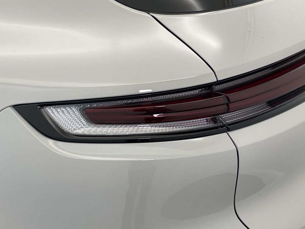 2024 Porsche Cayenne S photo 16
