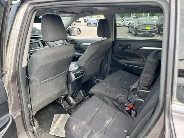 2019 Toyota Highlander LE photo 2