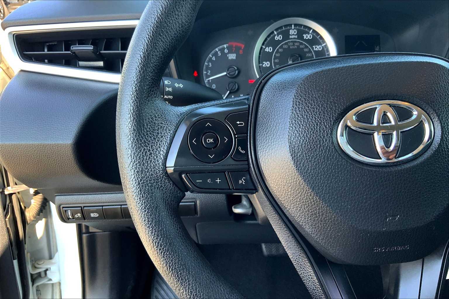 2020 Toyota Corolla LE photo 22
