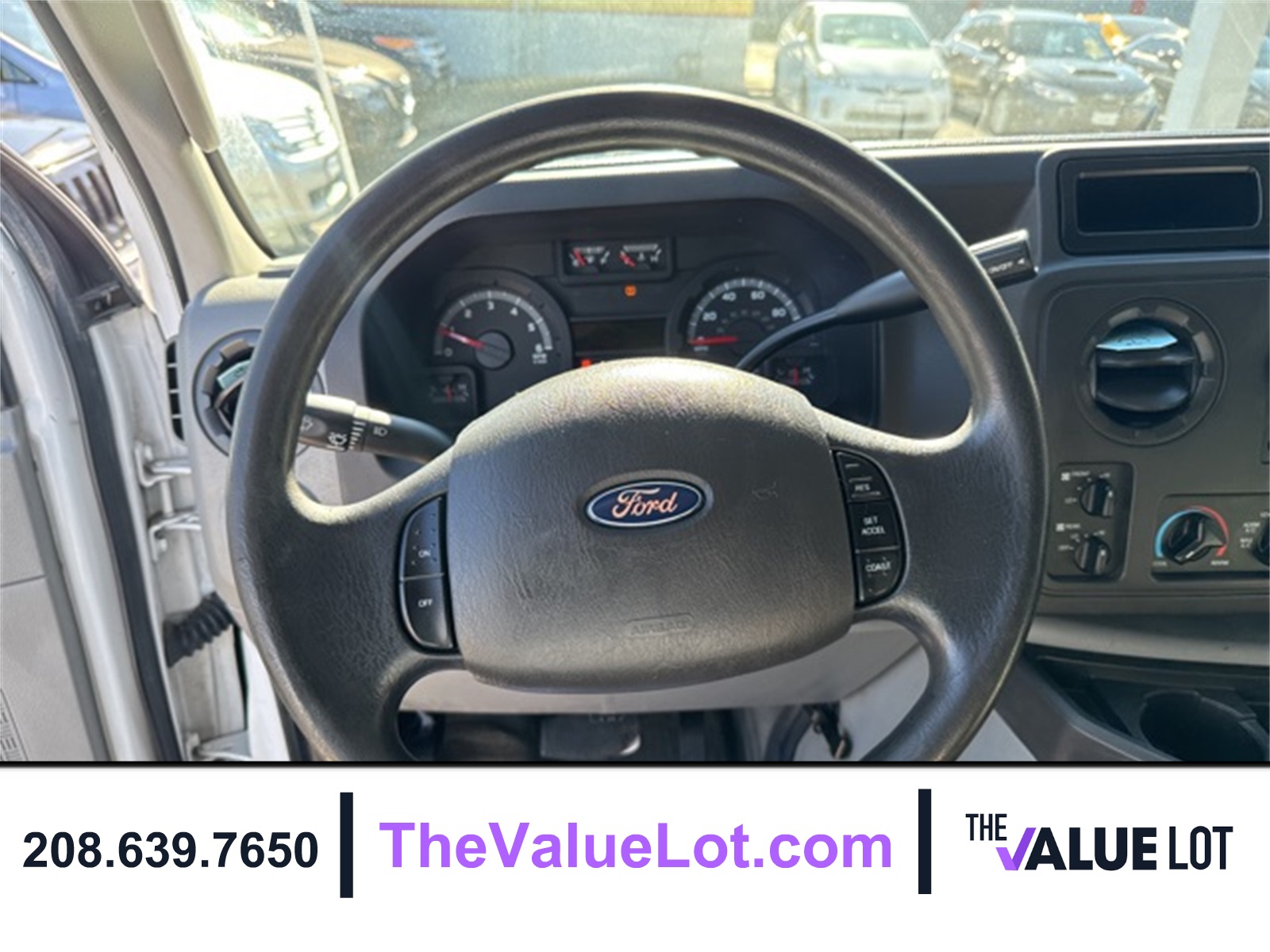 2014 Ford E-350 photo 17