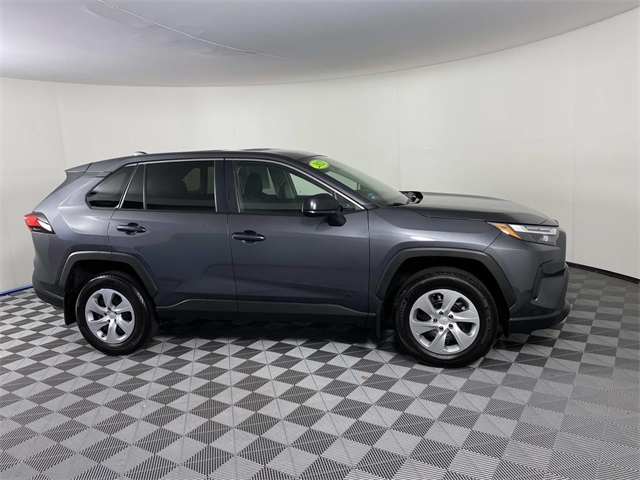 2023 Toyota RAV4 LE photo 6