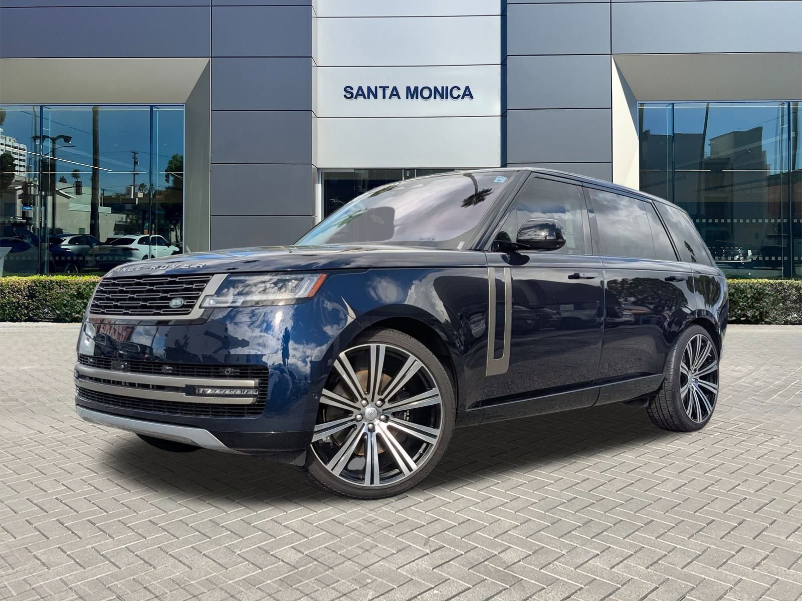 2023 Land Rover Range Rover SE's photo