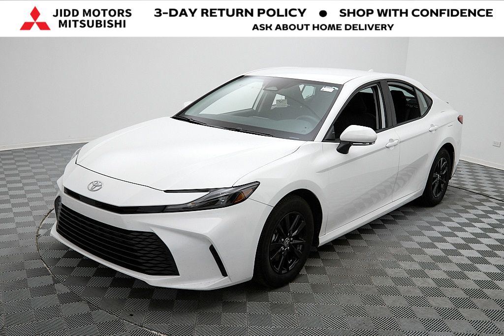 2025 Toyota Camry LE's photo